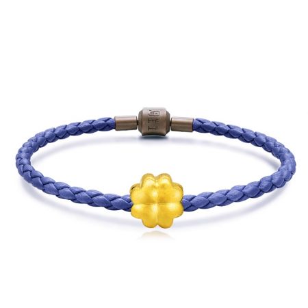 點睛品 Charme 幸運草足金串飾 NT$4,800 (附皮繩)