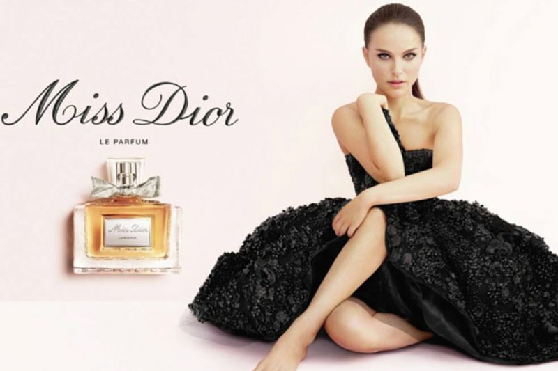 娜塔莉波過去為Miss Dior拍的代言廣告