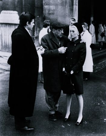 .OK凱撒琳丹尼芙(Catherine Deneuve)穿著Belle Vivier系列鞋款