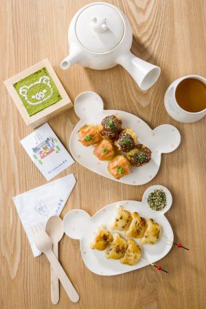 醬烤白玉糰子、炸丸子、抹茶提拉米蘇、焙茶