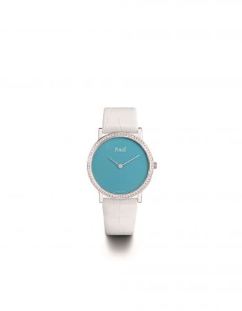 Piaget Altiplano 超薄腕錶34毫米,18K 白金錶殼,鑲嵌72顆圓形美鑽 (約重0.52克拉)天然綠松石錶盤搭載伯爵製430P手動上鏈機械機芯,厚2.1毫米機芯寶石數:18振頻:每小時21600次動力儲存:約43小時細節修飾:環形日內瓦波紋裝飾、磨光圓紋主夾板、倒角錶橋、藍鋼螺絲功能:時、分顯示白色鱷魚皮錶帶,18K白金針扣式錶釦限量38枚,2017年2月於伯爵專賣店發售 G0A42173 台幣參考價格1,000,000元