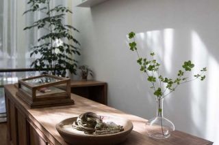 TheGreyGreen 也於全球尋找同樣關心土地,展現在地美好的生活品牌,包含發源美國西部,以永續經營採集天然植物,堅持守護土地的 Juniper Ridge,以及其他來自世界各地的設計與香氛品牌。