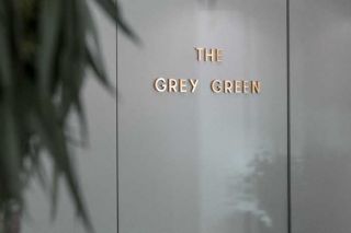 The Grey Green希望即使生活在都市中,消費者也能透過細心照料的植物感受大自然的溫厚力量,並藉由觀察花瓣枝葉的起伏、嗅聞不同花卉散發的獨特香氣,添增生活的單純美好與平靜。