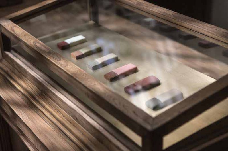 甜品部分邀來澳門甜點品牌 ROCCA Pâtisserie 合作開發,品牌名稱結合 Maltose(麥芽糖)與 Memory(回憶)字根的「Maltmory」,內含所有澳門人兒時共同回憶,同時也是甜品的靈魂成份 - 基伯麥芽糖。