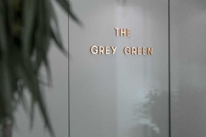 The Grey Green希望即使生活在都市中,消費者也能透過細心照料的植物感受大自然的溫厚力量,並藉由觀察花瓣枝葉的起伏、嗅聞不同花卉散發的獨特香氣,添增生活的單純美好與平靜。