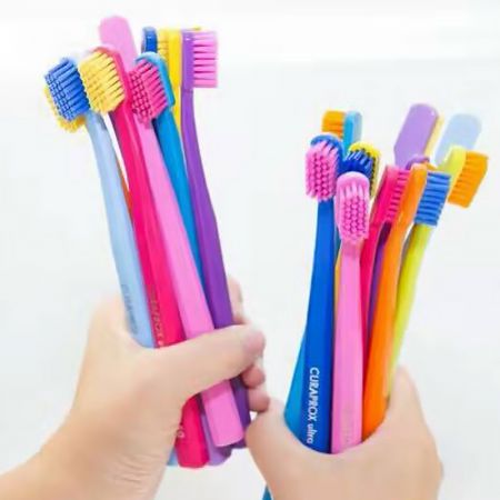 Curaprox 彩虹牙刷