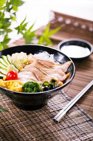 炙燒松阪鮭魚丼飯
