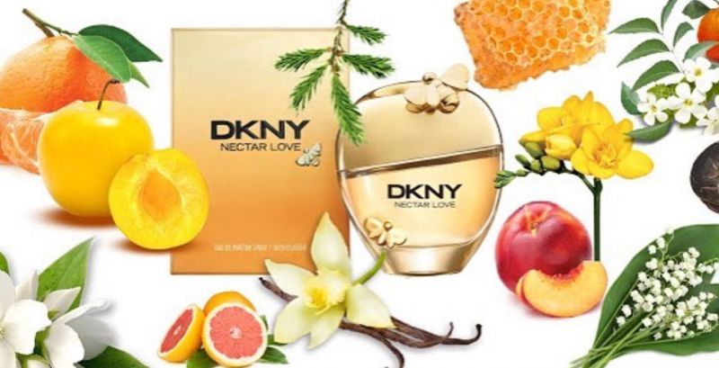 「DKNY花蜜之戀香水」前味是新鮮葡萄柚、甜橙與清新的黃色小蒼蘭,中味轉為充滿女人味的茉莉、鈴蘭與布拉斯李子,後味以蜂蠟、雪松、香草、麝香與橙花帶出溫暖。