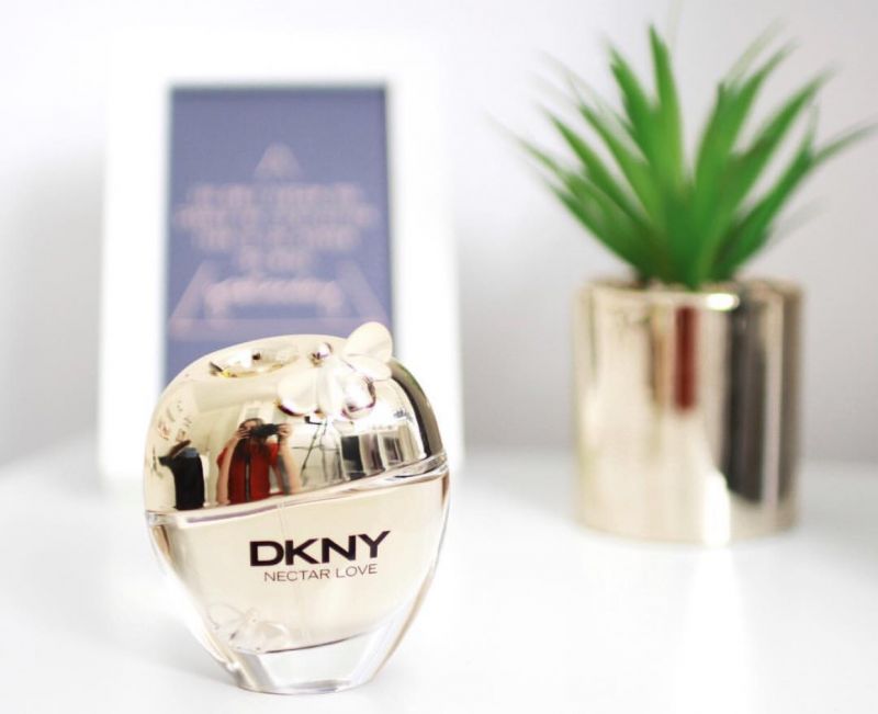 「DKNY花蜜之戀香水」喚起夏天的愉悅感受。
