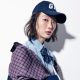 1. 淺藍襯衫,Gap,NT1,299。2. 深藍拼接格紋外套,Soe by Tender.s,NT12,580。3. 刺繡字母丹寧帽,Gap,NT799。4. 學院風白色滾邊肩背包,L/Uniform,NT28,000。5. 點點造型領結,H&M。