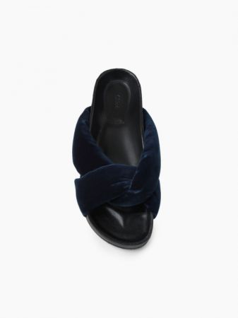 天鵝絨拖鞋,Chloé,NT18,900。