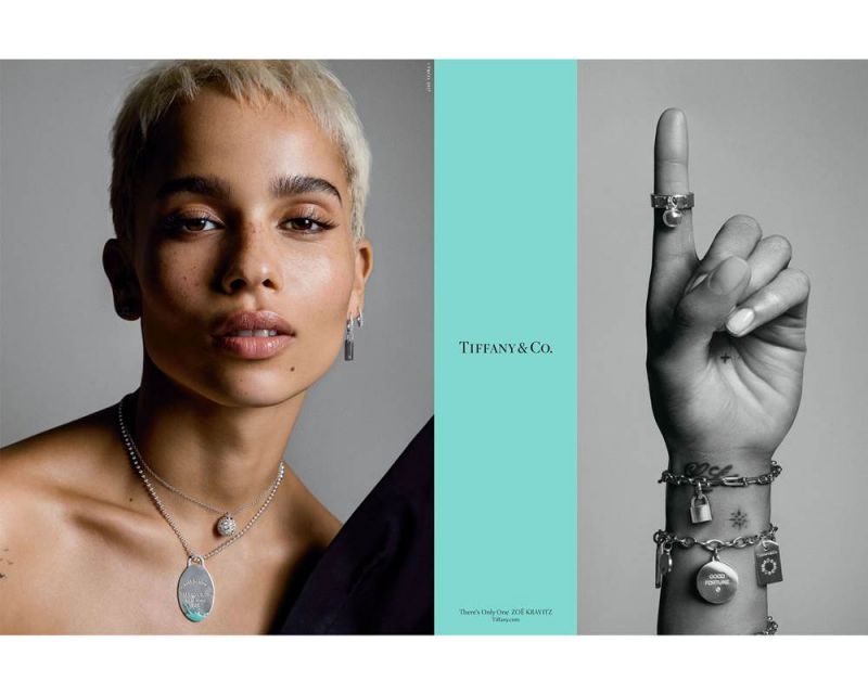 身兼女演員、歌手與模特兒的Zoë Kravitz以嶄新方式佩戴最新Tiffany HardWear系列與Return to Tiffany 系列鍊墜