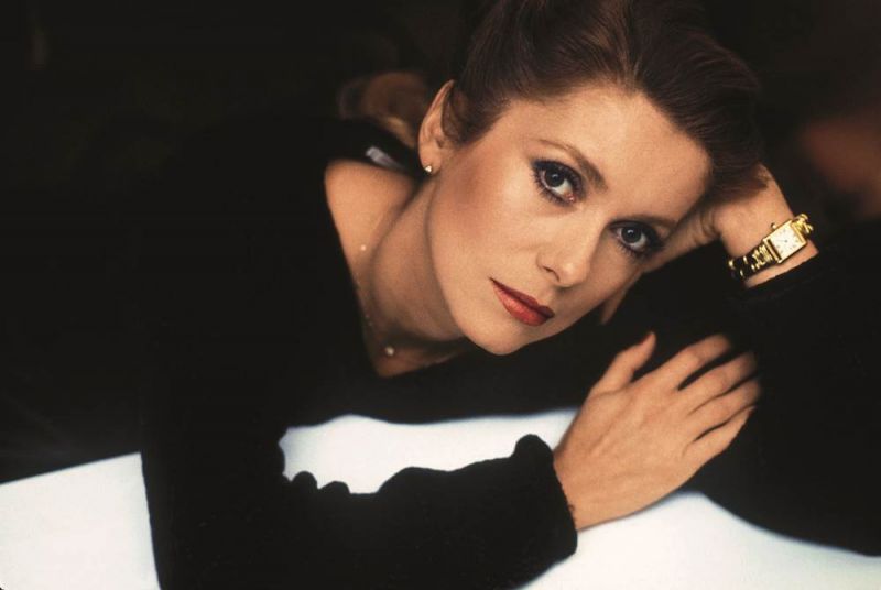 法國知名女影星-Catherine Deneuve(凱撒琳·丹尼芙) 配戴坦克手錶,1984年。© Jean-Jacques Lapeyronnie/Gamma