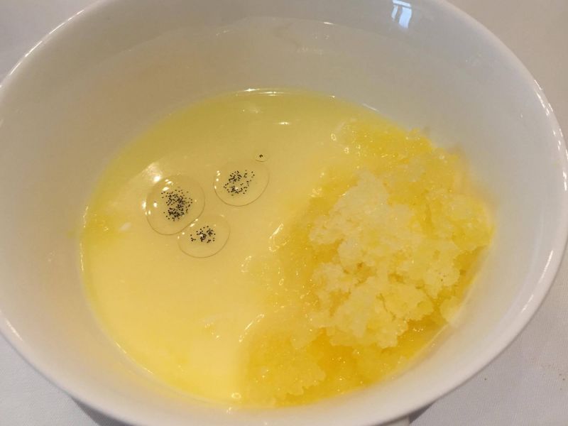 新鮮香草籽奶酪佐鳳梨冰沙