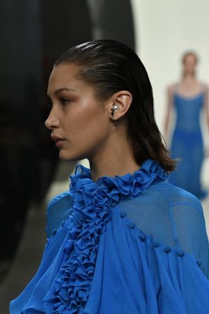 TASAKI 攜手新任創意總監 Prabal Gurung 發表TASAKI Atelier系列 _名模Bella Hadid