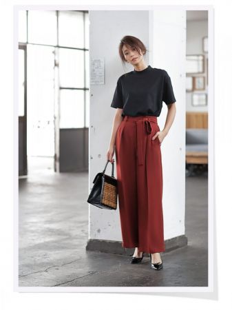 UNIQLO 女裝寬版中高領T恤 (短袖) 、UNIQLO 女裝高腰緞帶寬褲 ※其他配件為私物