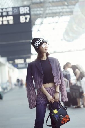 亞洲流行天后蔡依林受邀前往米蘭時裝週 獨家出席 Versace 2018 春夏女裝秀