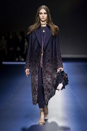 Versace 秋冬女裝秀圖