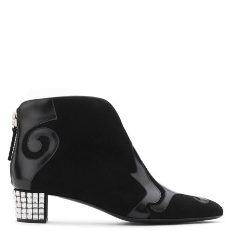 拼接皮革造型踝靴,Giuseppe Zanotti,NT34,800。