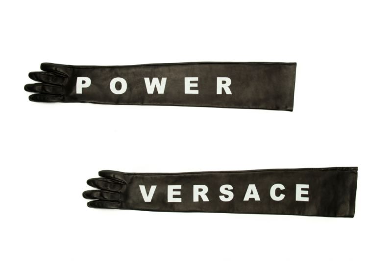 Logo 文字小羊皮長手套,Versace,NT23,500。