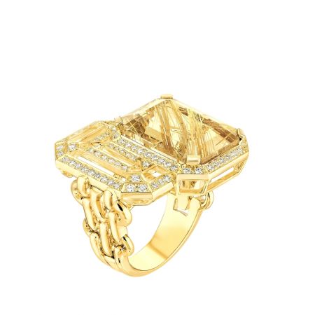 "My Chain"戒指以18K黃金鑲嵌一顆12.5克拉祖母綠式切割髮晶和76顆明亮式切割鑽石。建議售價NTD440,000元