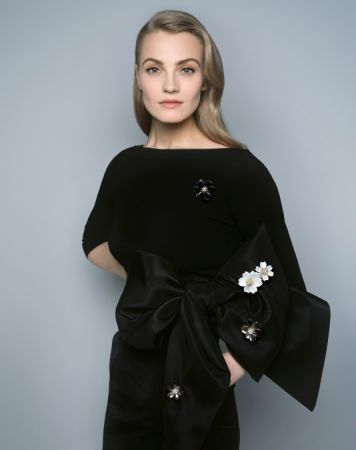 Van Cleef & Arpels 梵克雅寶- Creative Direction by Carine Roitfeld。