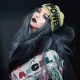鮮黃色標語毛帽,Versace;流蘇標語丹寧外套,Angel Chen@Ohh! Boutique。