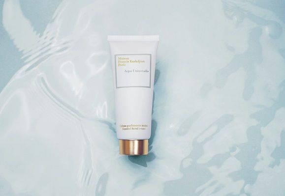 MFK 推出À la rose愛戀玫瑰、Aqua Universalis永恆之水兩款頂級香氛護手霜。