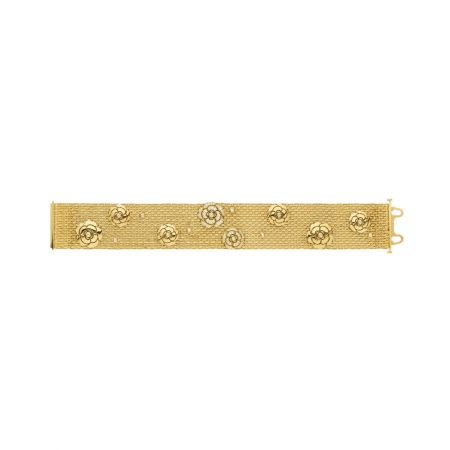 Impression Camélia 手鍊18K黃金鑲嵌81顆鑽石。建議售價NTD776,000元