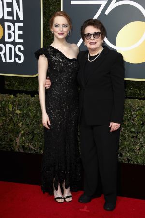 Emma Stone艾瑪史東以路易威登高級珠寶為出席第75屆金球獎頒獎典禮的紅毯行頭