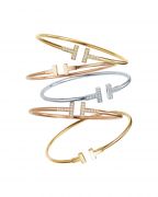 Tiffany T Wire 手環 (上至下) 18K金鑲鑽手環 NT$116,000,18K玫瑰金窄版手環 NT$43,500 ,18K白金鑲鑽手環 NT$116,000,18K玫瑰金鑲鑽手環 NT$116,000,18K金窄版手環 NT$43,500