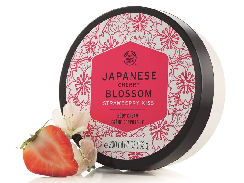 The Body Shop日本櫻花親親草莓身體美膚霜情境