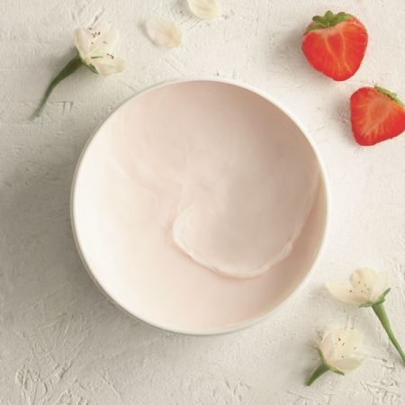 The Body Shop日本櫻花親親草莓身體美膚霜質地