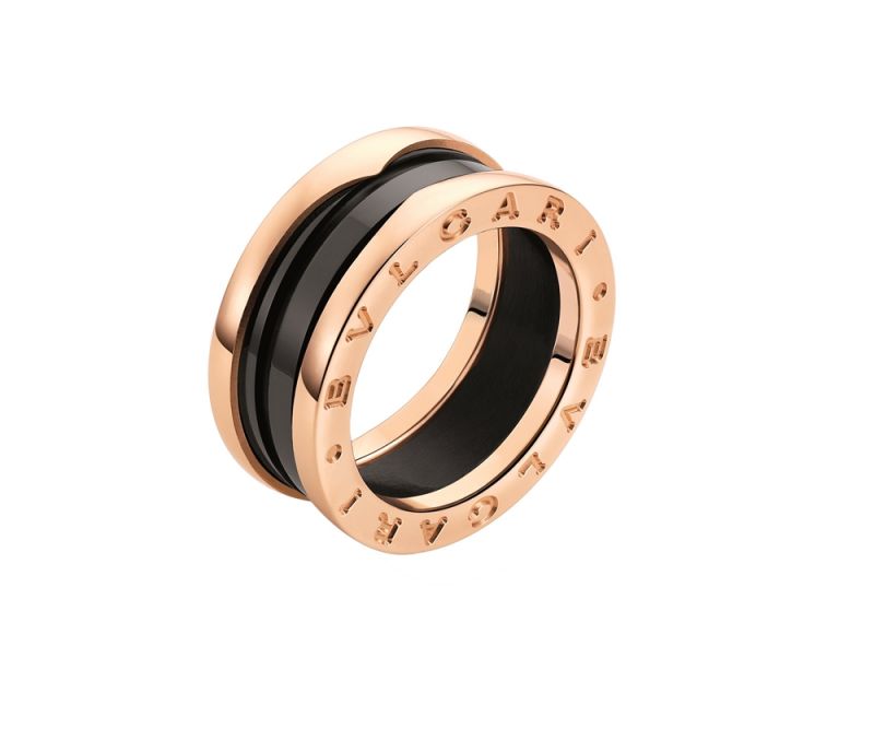 BVLGARI B.zero1系列 玫瑰金黑陶瓷戒指 參考售價約NT$45,500