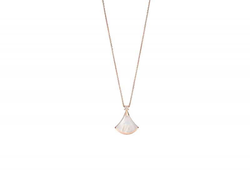 BVLGARI Divas Dream系列玫瑰金珍珠母貝項鍊 參考售價約NT$57,000