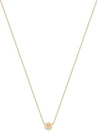 Piaget Rose 系列,雕刻玫瑰項鍊18K 玫瑰金 鑲嵌單顆圓形美鑽(約0.03克拉),NT43,500元。