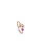 Piaget Rose 系列,雕刻玫瑰指環18K 玫瑰金 鑲嵌單顆圓形美鑽(約0.03克拉)及單顆粉紅色藍寶石(約0.12克拉),NT43,500元。