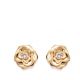 Piaget Rose 系列,雕刻玫瑰耳環18K 玫瑰金 鑲嵌2顆圓形美鑽(約0.06克拉),NT43,500元。