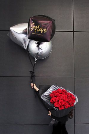 誠品生活信義店|O! balloon×CN Flower_玫瑰花火氣球花束組│特價10,000元│原價12,000元。