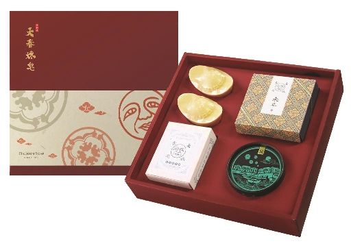 誠品生活松菸店|年貨大街|expo|大春煉皂|特價990元,原價1,200元。