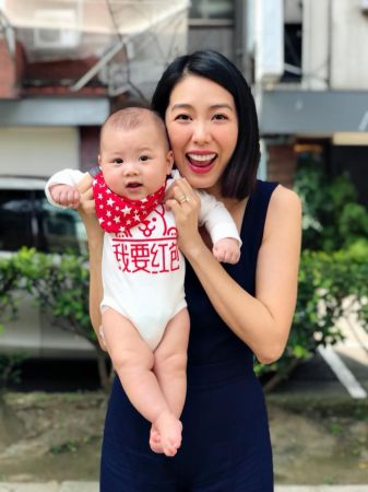 「沒有哪個才叫做是成功,也沒有哪一方需要懷抱愧疚。Happy mom, happy baby!讓我們一起加油!」