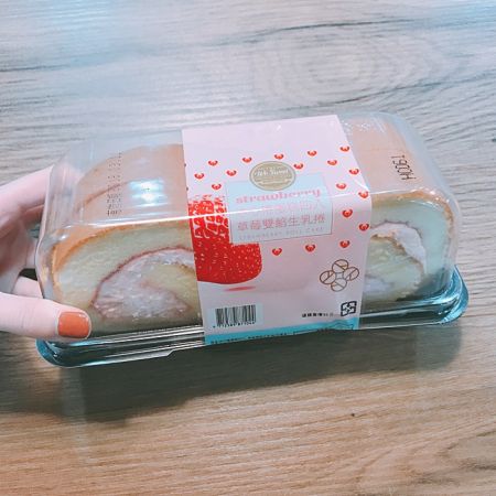 草莓雙餡生乳捲