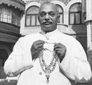 1931年,卡地亞為Maharaja of Nawanagar印度納瓦納嘉大君所設計的項鍊