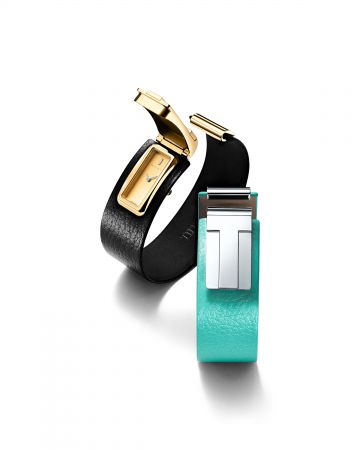 【2018年新款】Tiffany T 系列腕錶 (左) Tiffany T 系列18K金黑色皮革腕錶 NT$293,000,(右) Tiffany T 系列純銀Tiffany Blue 皮革腕錶 NT$101,000