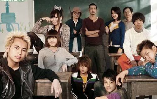 高中時期拍了許肇任導演的《牽紙鷂的手》,這個金毛角色把巫建和第一次送上金鐘舞台。