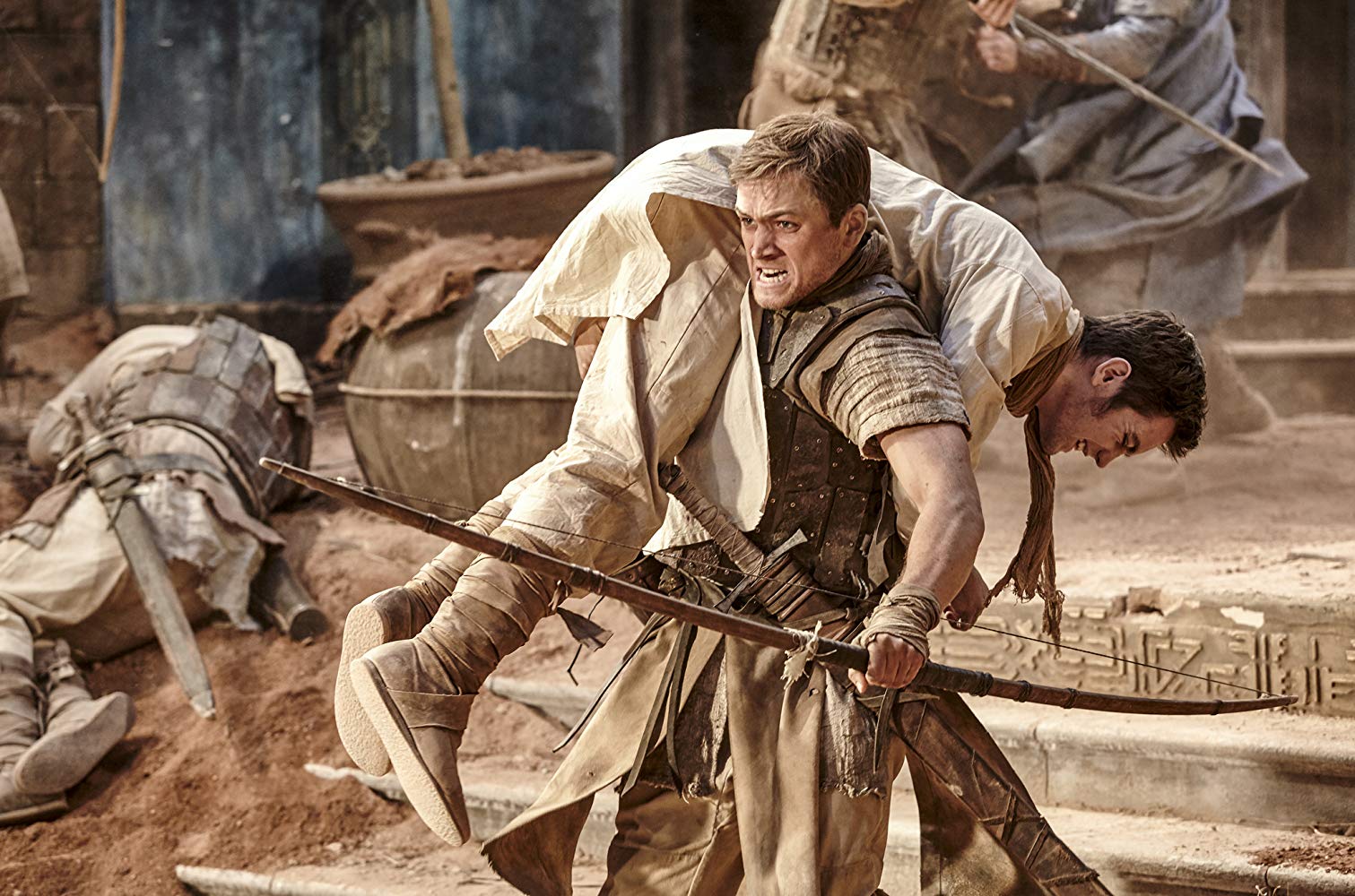 新一代最性感「羅賓漢」是他！金牌特務小鮮肉泰隆艾格頓主演《羅賓漢崛起》大秀健壯身材