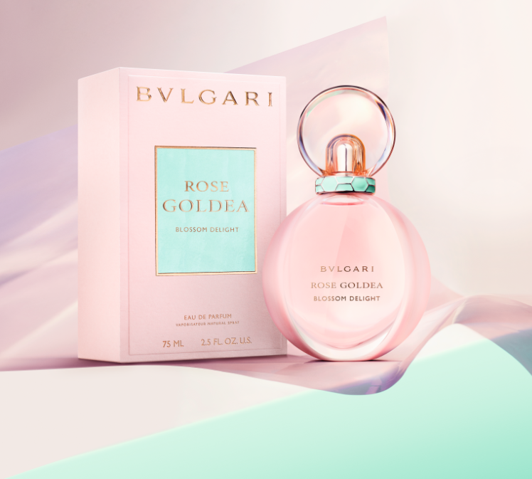 綠色頸圈美翻了，BVLGARI 寶格麗「歡沁玫香香水」，玫瑰香氣讓你一年